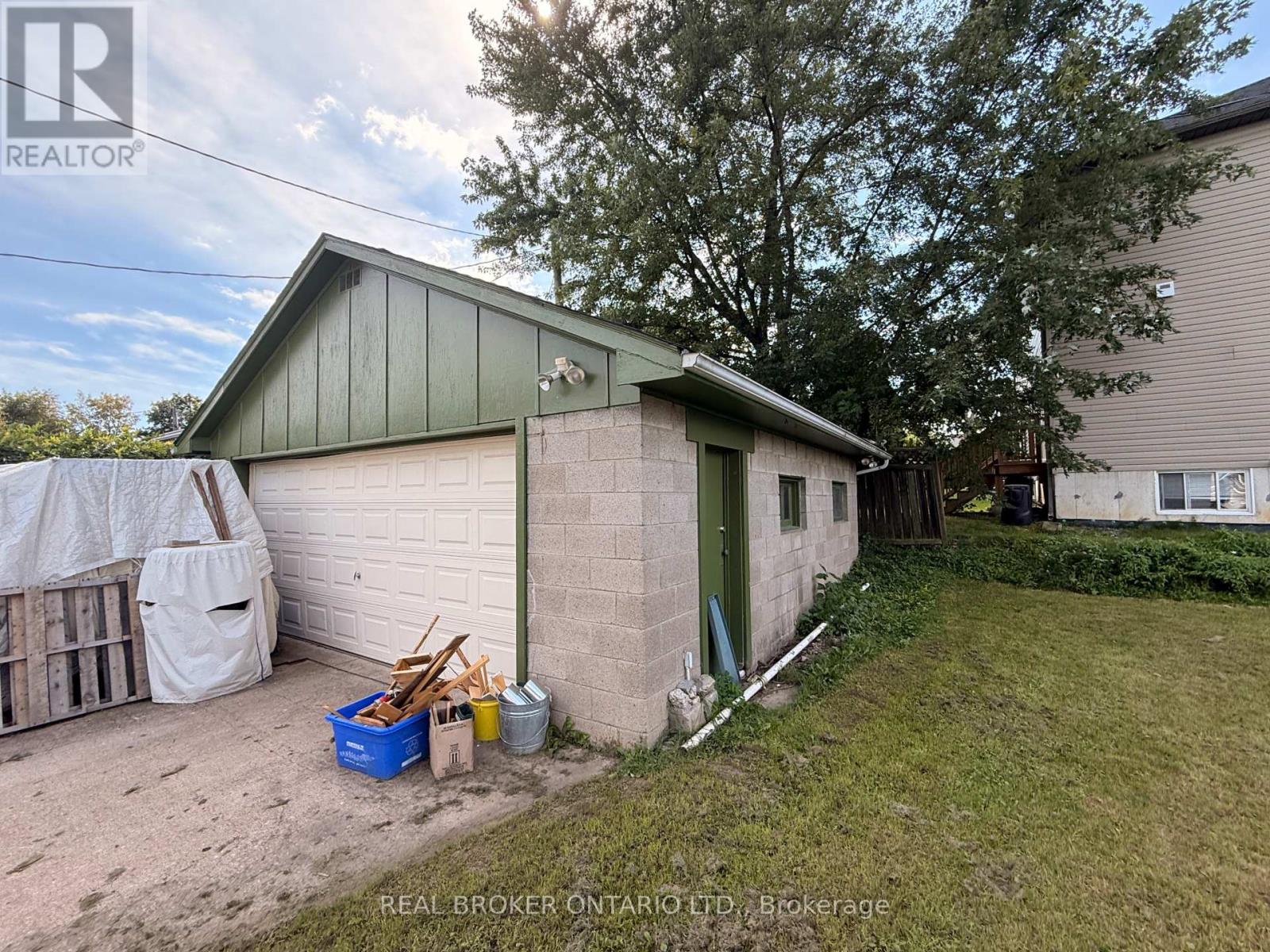 4 CONLON CRESCENT - 18