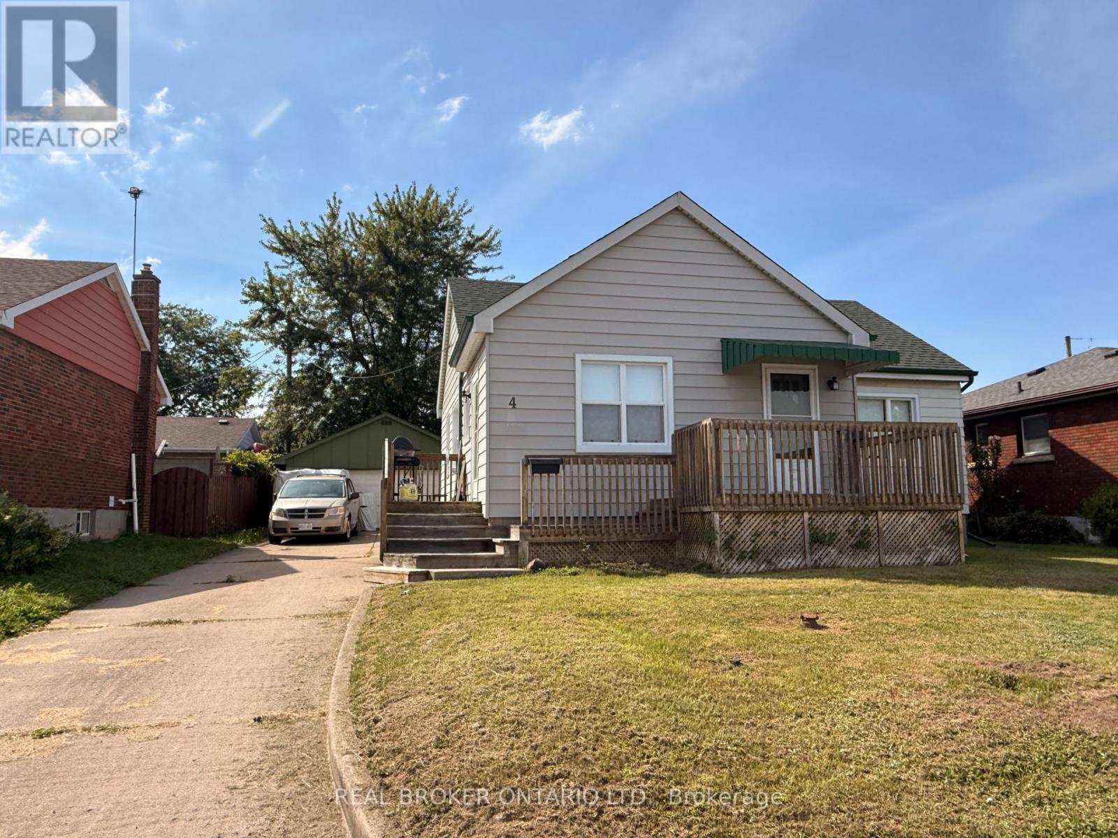 4 CONLON CRESCENT - 2