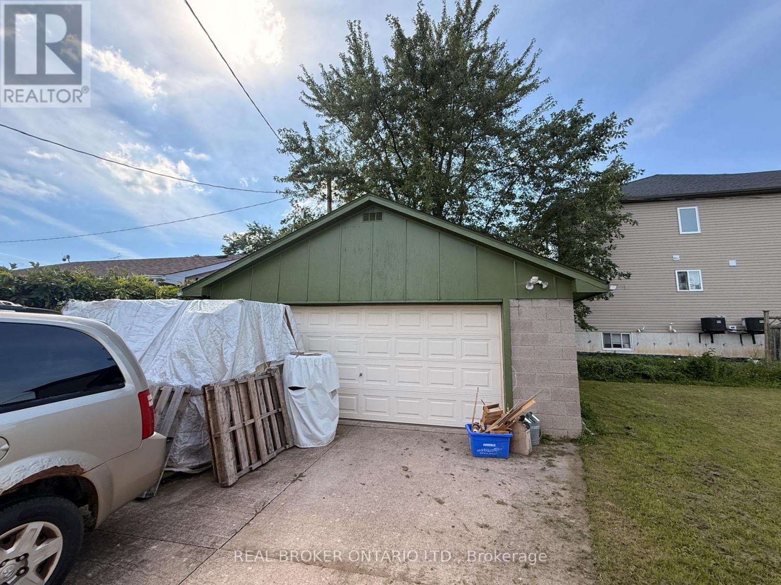 4 CONLON CRESCENT - Image 3