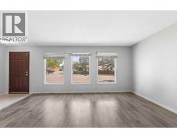 Family room - 304 Whitefield Drive Ne, Calgary, AB T1Y5J3 Photo 11
