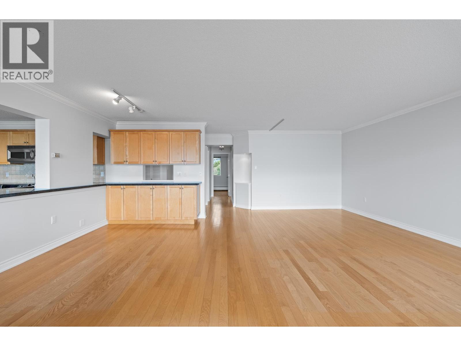 203 150 24TH STREET, West Vancouver