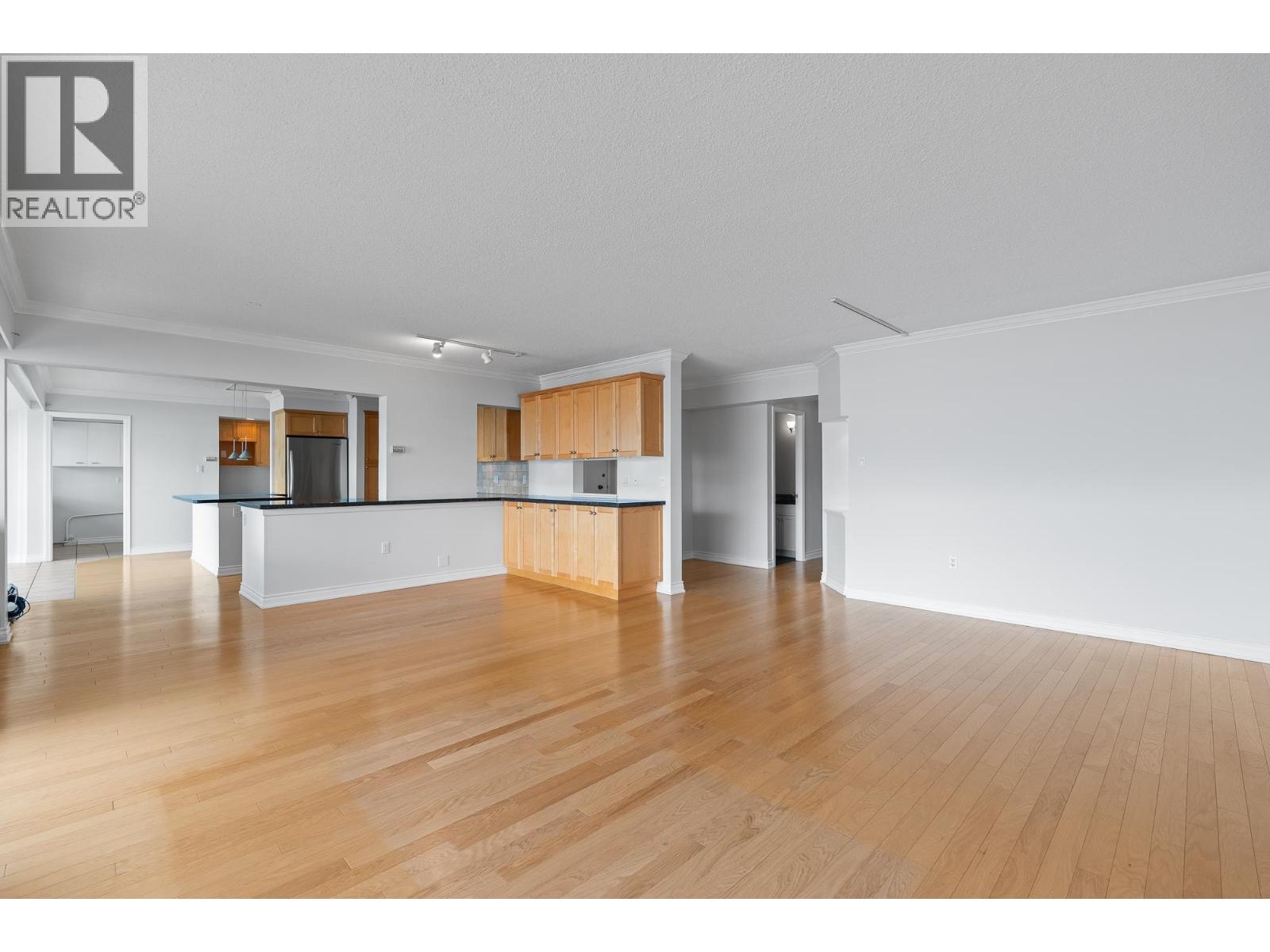 203 150 24TH STREET, West Vancouver