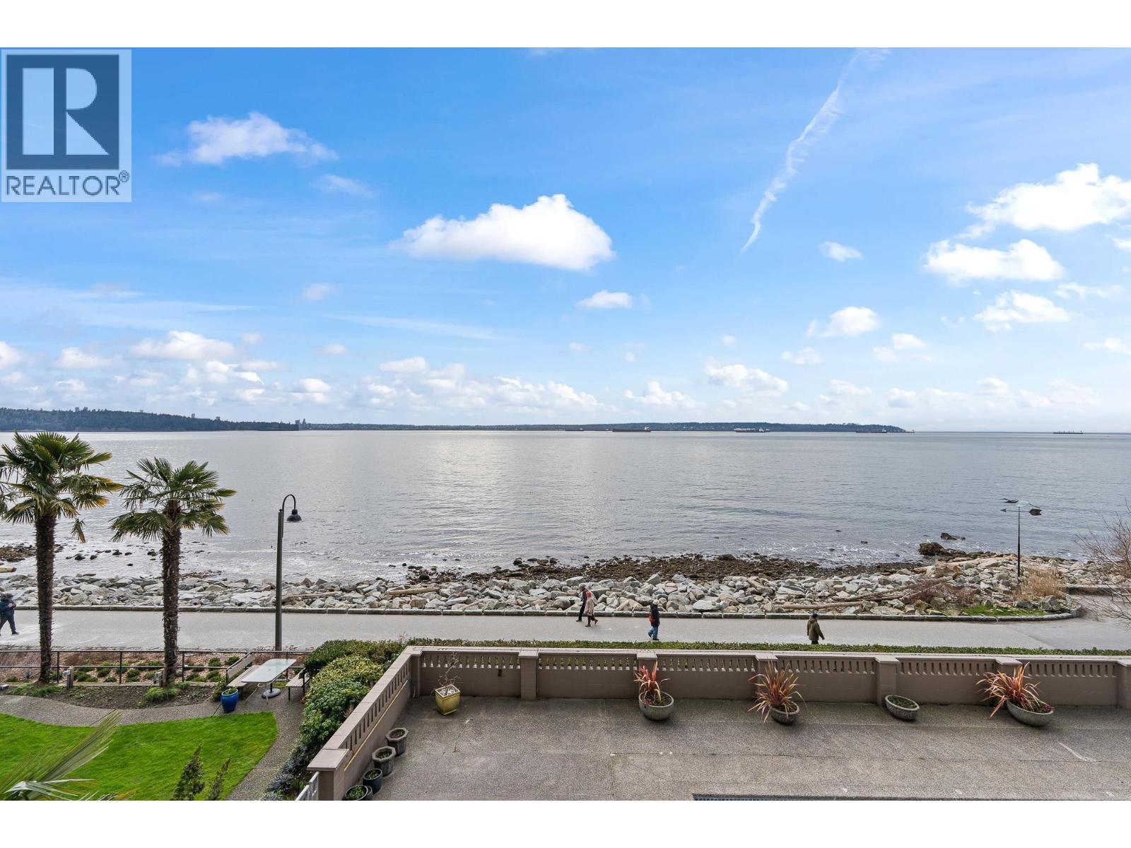 203 150 24TH STREET, West Vancouver