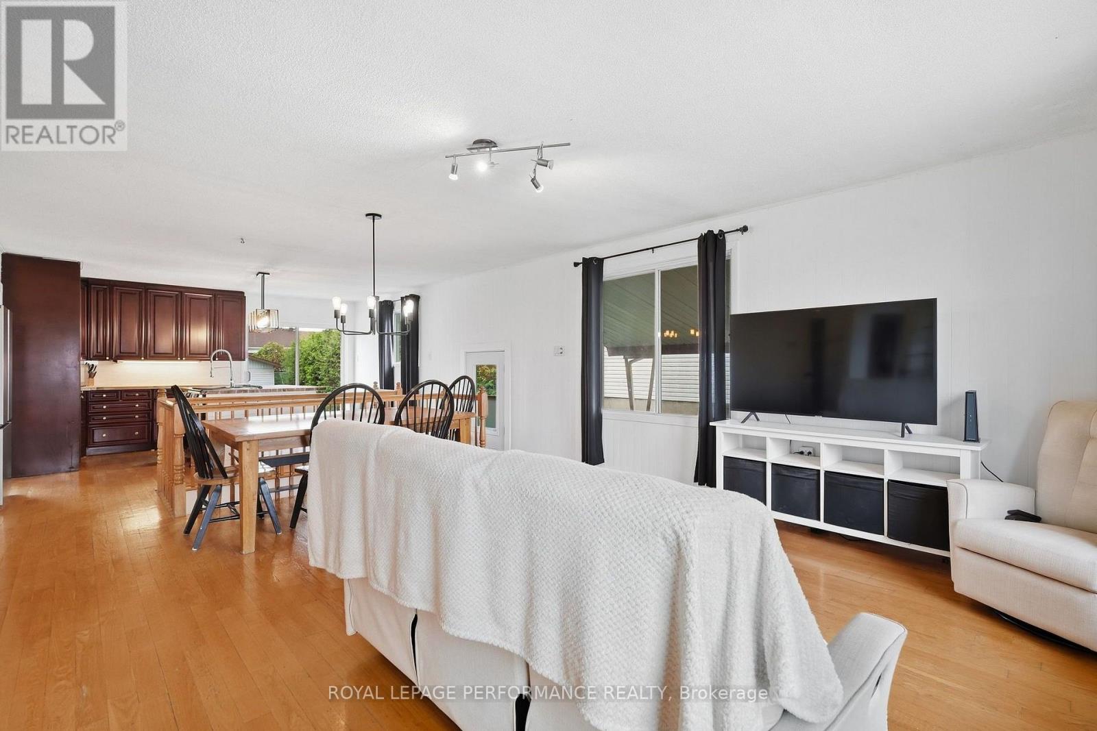 493 CATHERINE STREET - 6