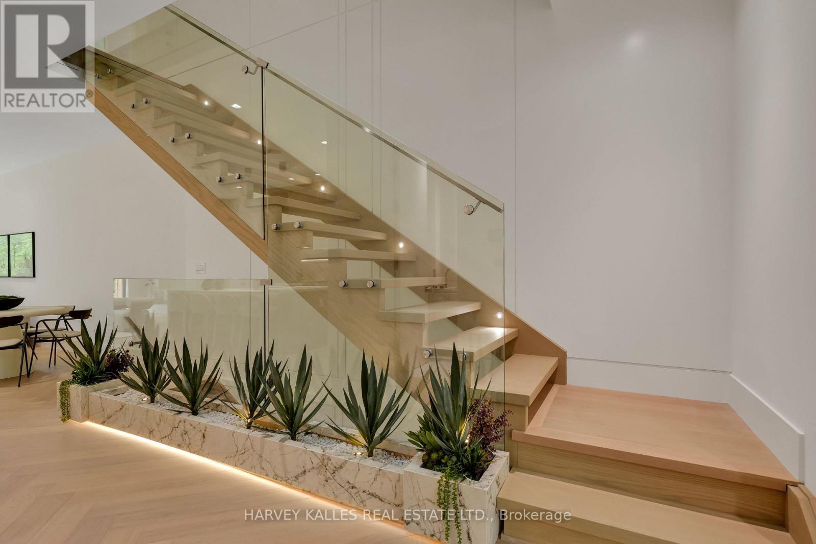 108 HEATH STREET W - 23