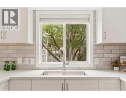 4pc Bathroom - 4 Kingsland Villas Sw, Calgary, AB T2V5J9 Photo 6