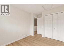 4 Kingsland Villas Sw, Calgary, AB T2V5J9 Photo 37