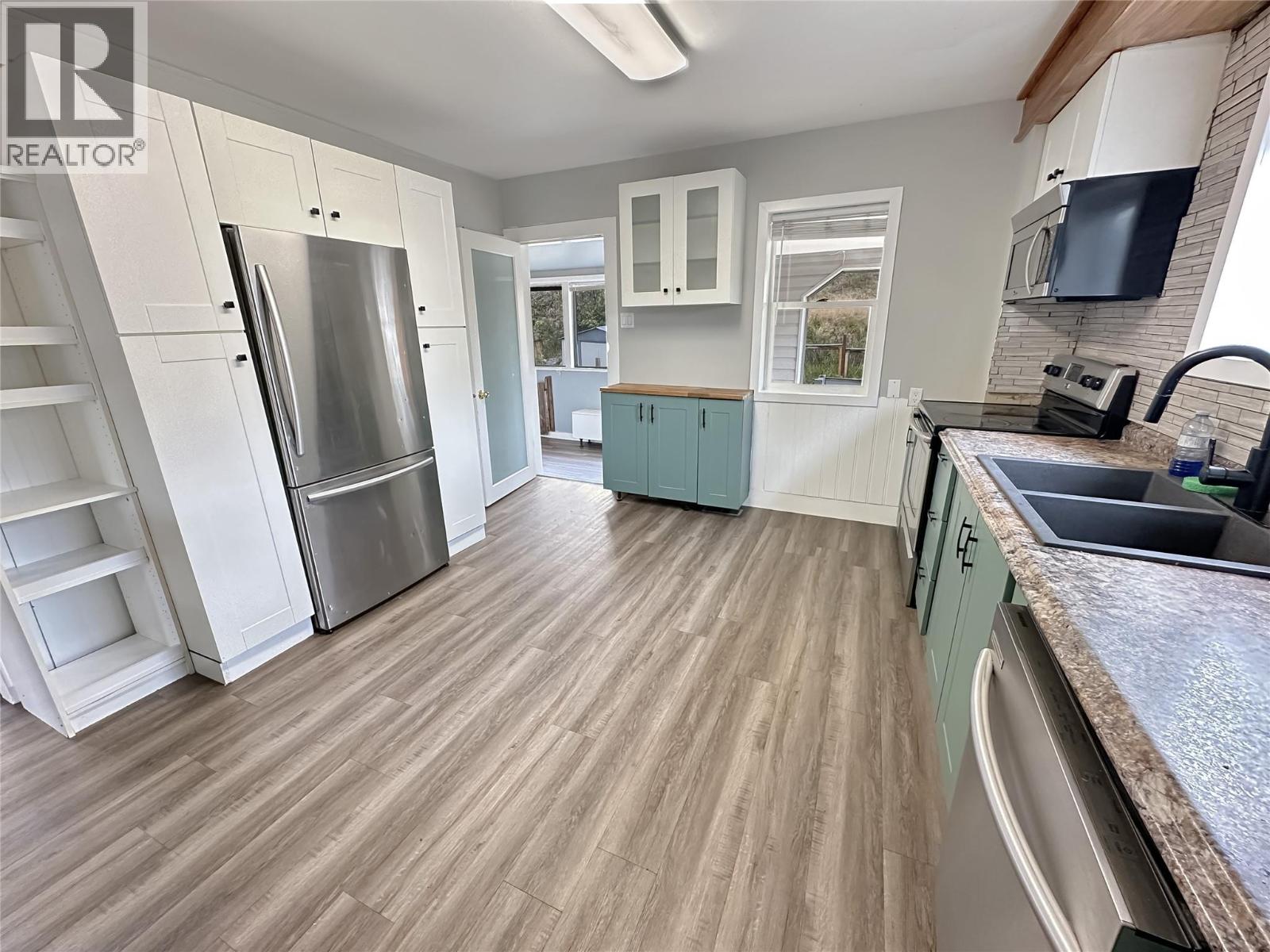 569 Auburn Crescent - Image 3