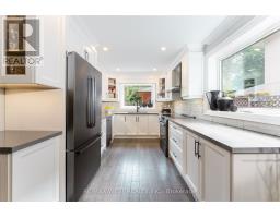 Living room - 139 Redgrave Drive, Toronto, ON M9R3V6 Photo 6