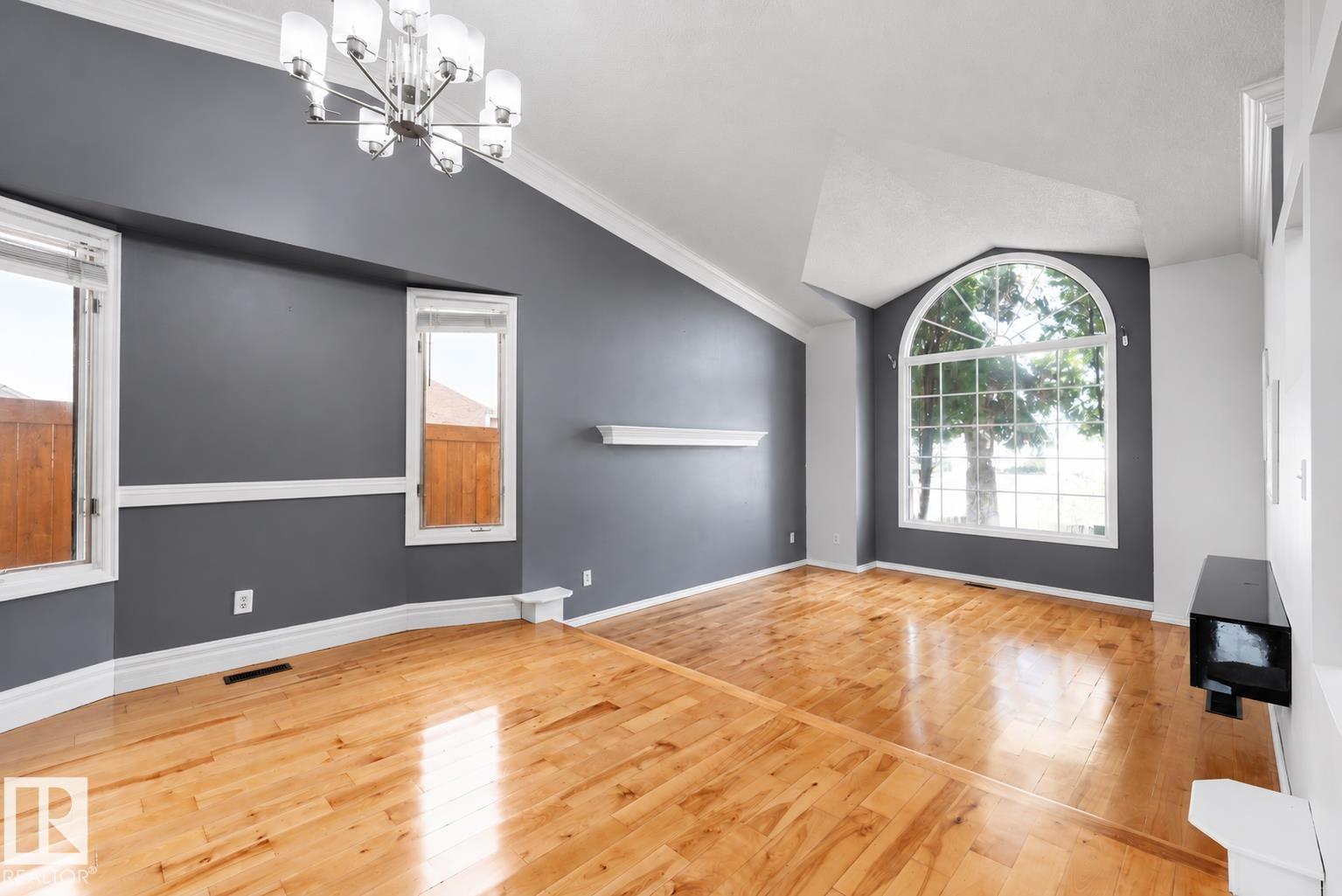 4639 10 AV NW - 6