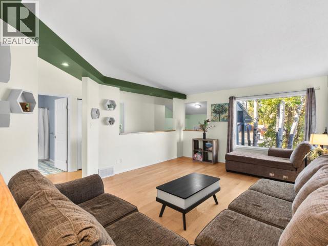 22 GARNET CRESCENT - 5