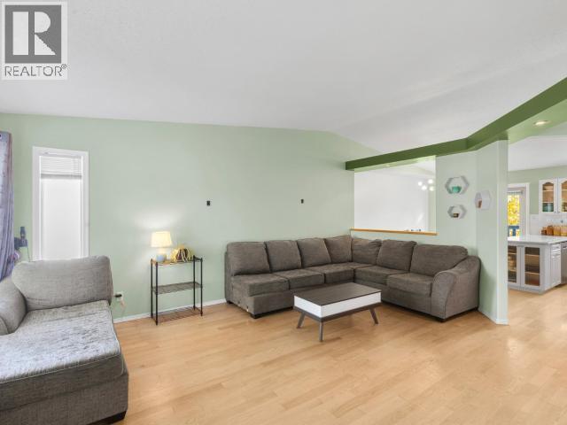 22 GARNET CRESCENT - 6