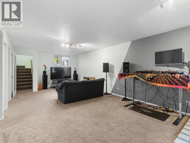 22 GARNET CRESCENT - 20