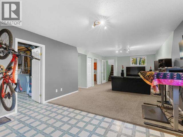 22 GARNET CRESCENT - 21
