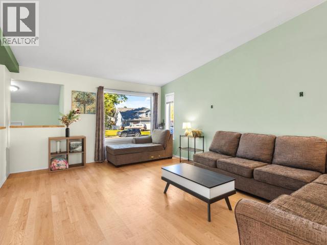 22 GARNET CRESCENT - 7