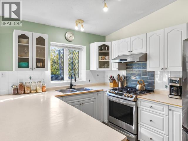 22 GARNET CRESCENT - 14