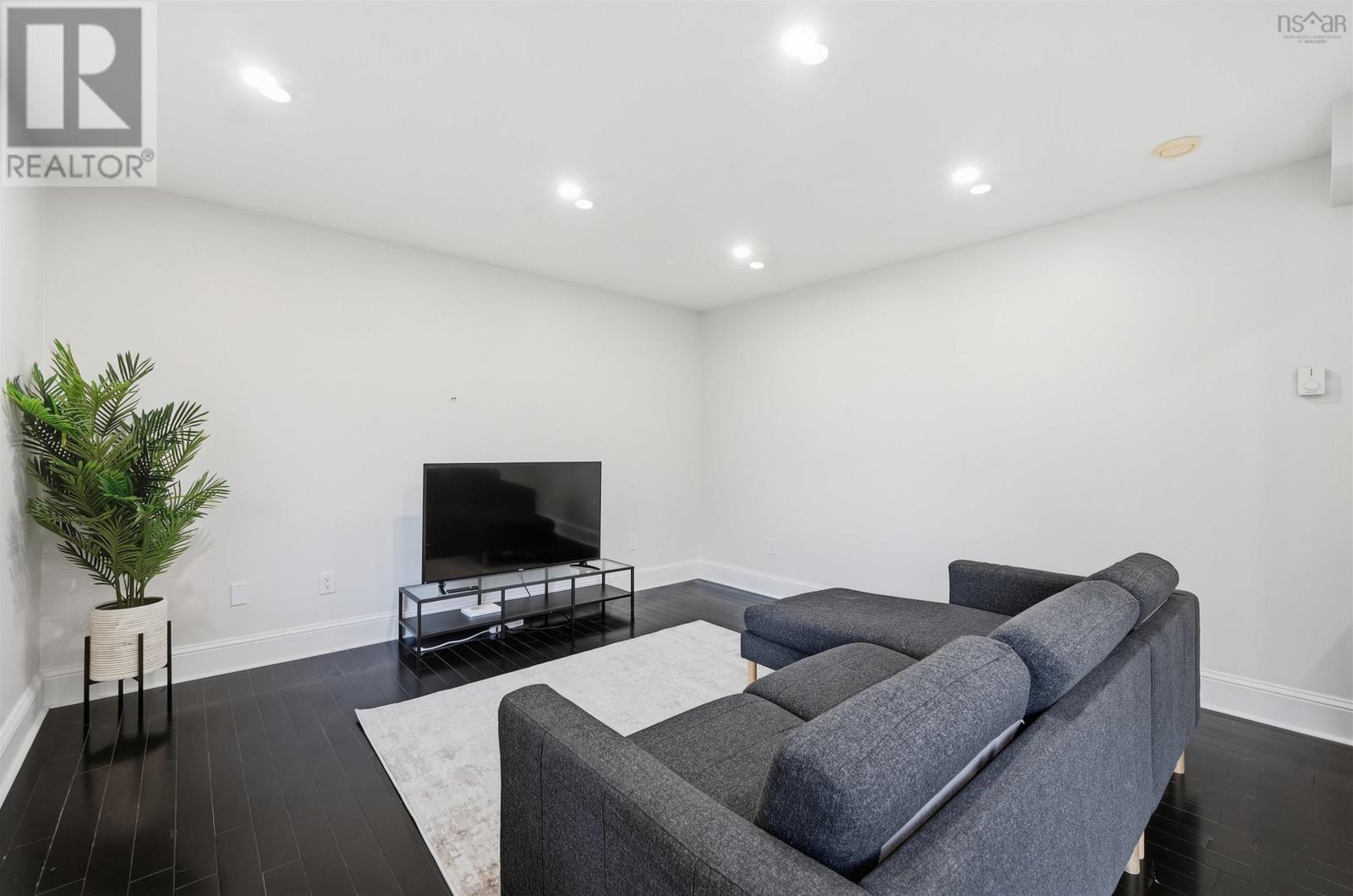 11 Laurentian Drive - 13