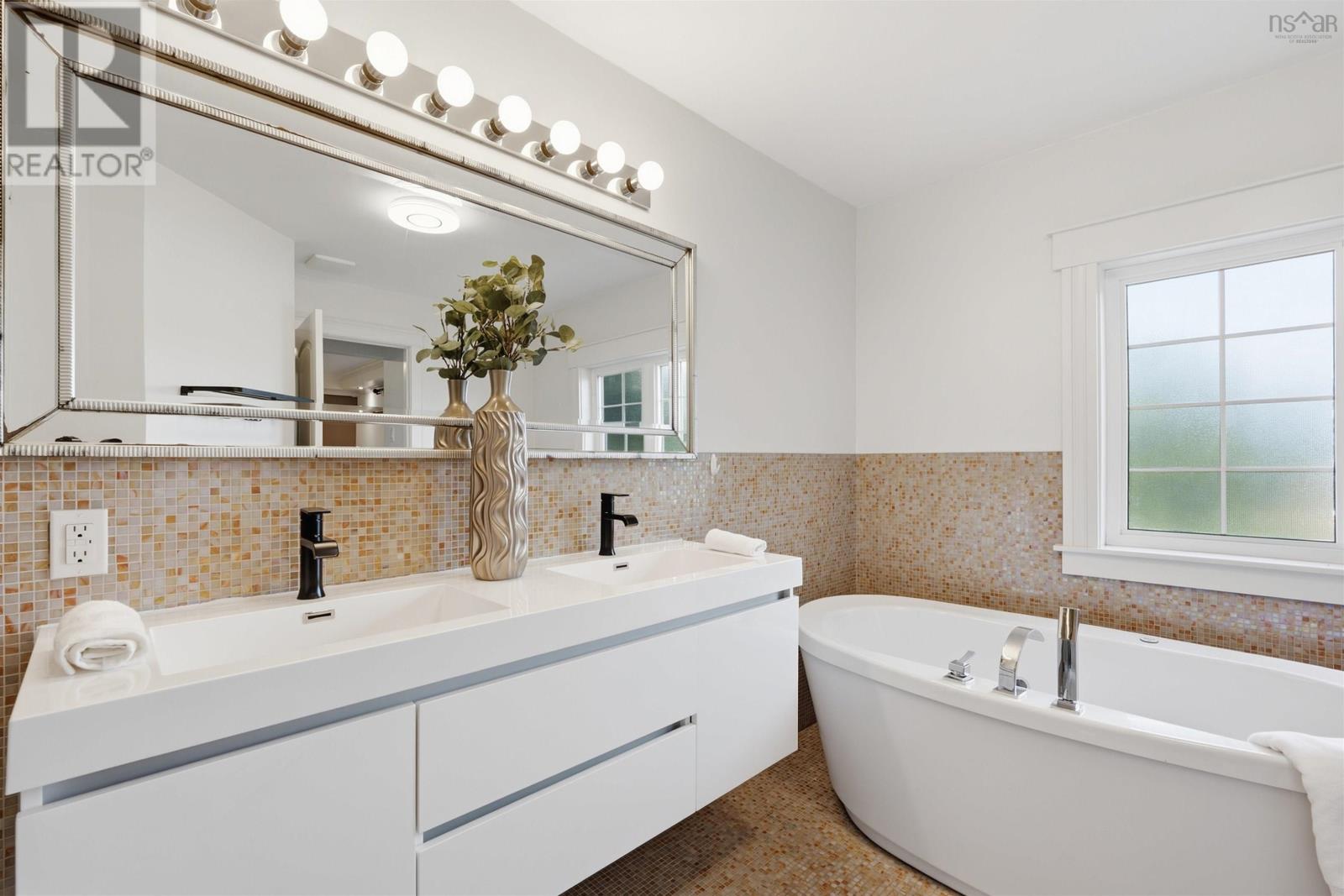 11 Laurentian Drive - Image 27
