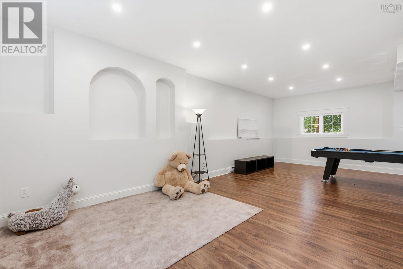 11 Laurentian Drive - Image 32