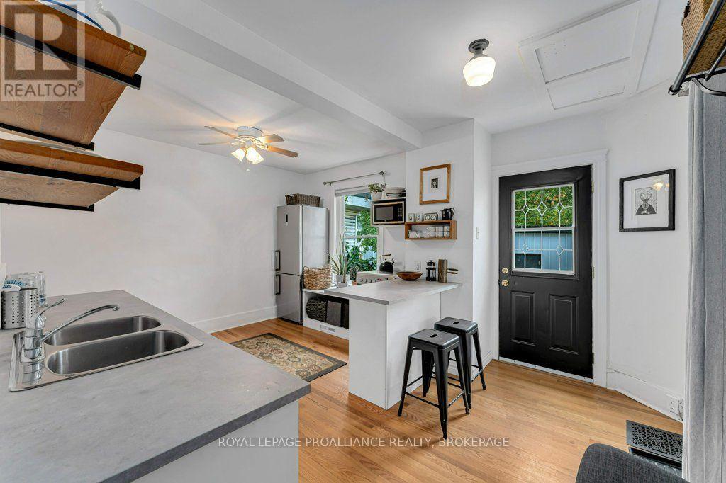 384 BARRIE STREET, Kingston (East of Sir John A. Blvd) — photo 5