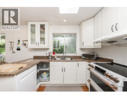 1221 Rochester Avenue, Coquitlam, BC V3K2X3 Photo 9