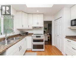 1221 Rochester Avenue, Coquitlam, BC V3K2X3 Photo 10