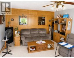 Living room - 110 Howard Street, Halkirk, AB T0C1M0 Photo 8