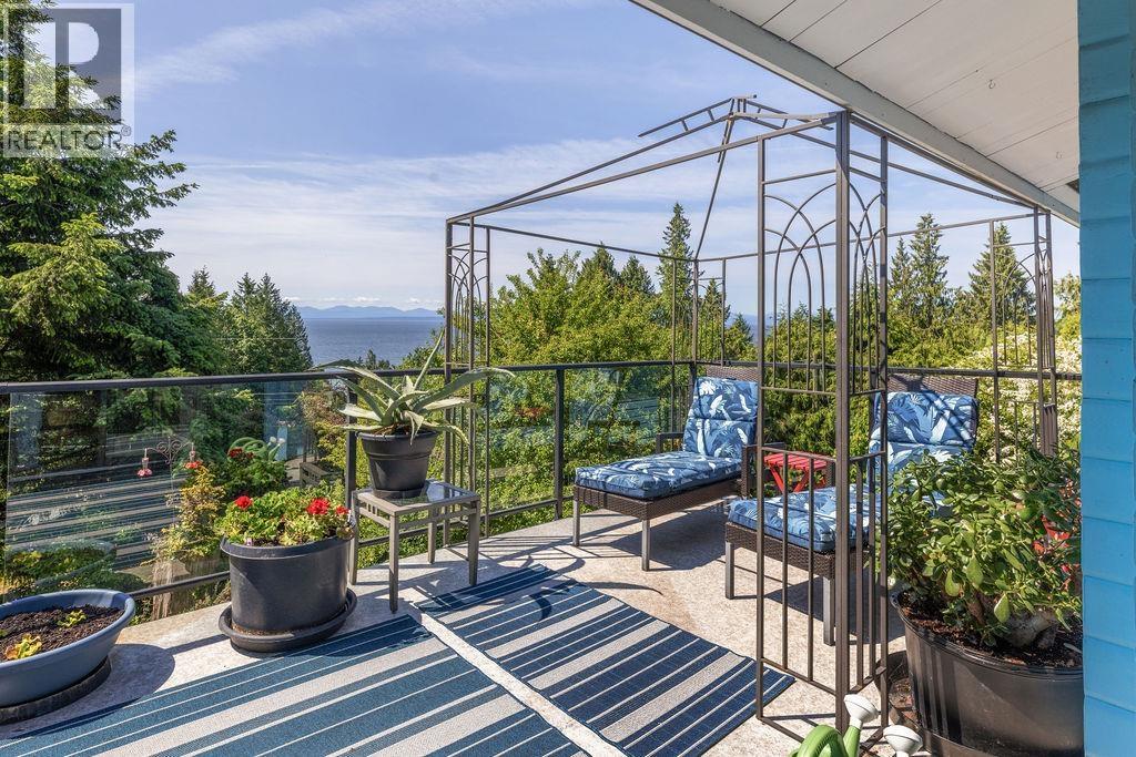 1419 CHASTER Road, Gibsons, British Columbia, V0N1V5, Gibsons, British Columbia — photo 2 of 5