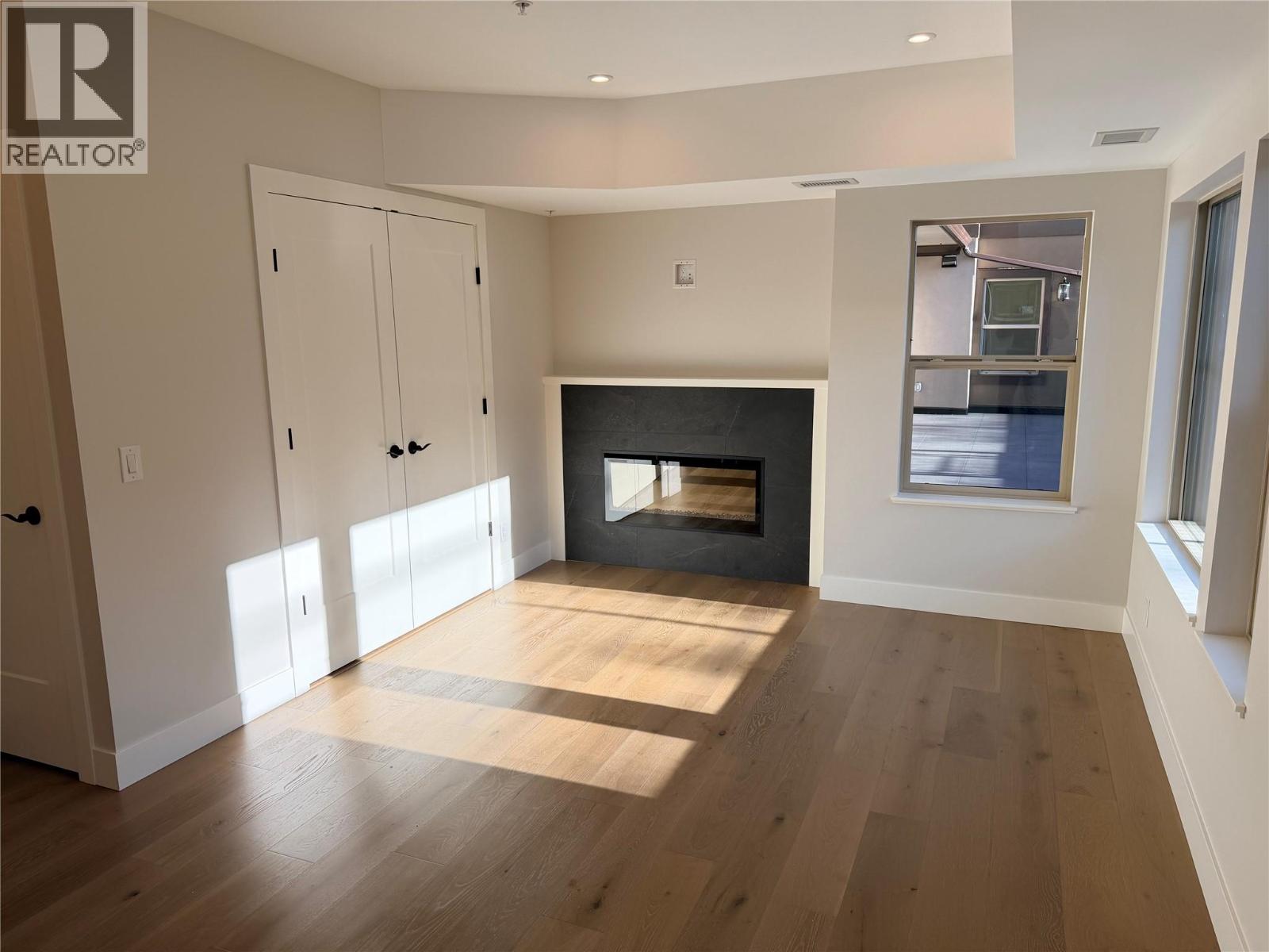 #105 2171 Van Horne Drive - 4