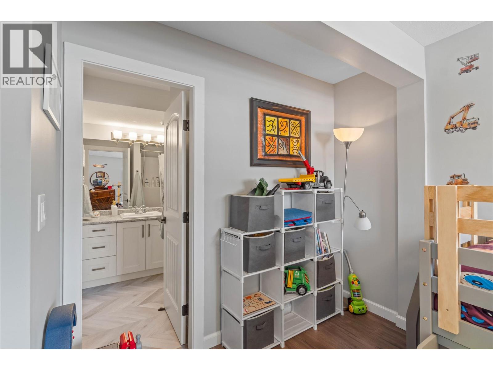 #9 2592 Crestline Street - 19