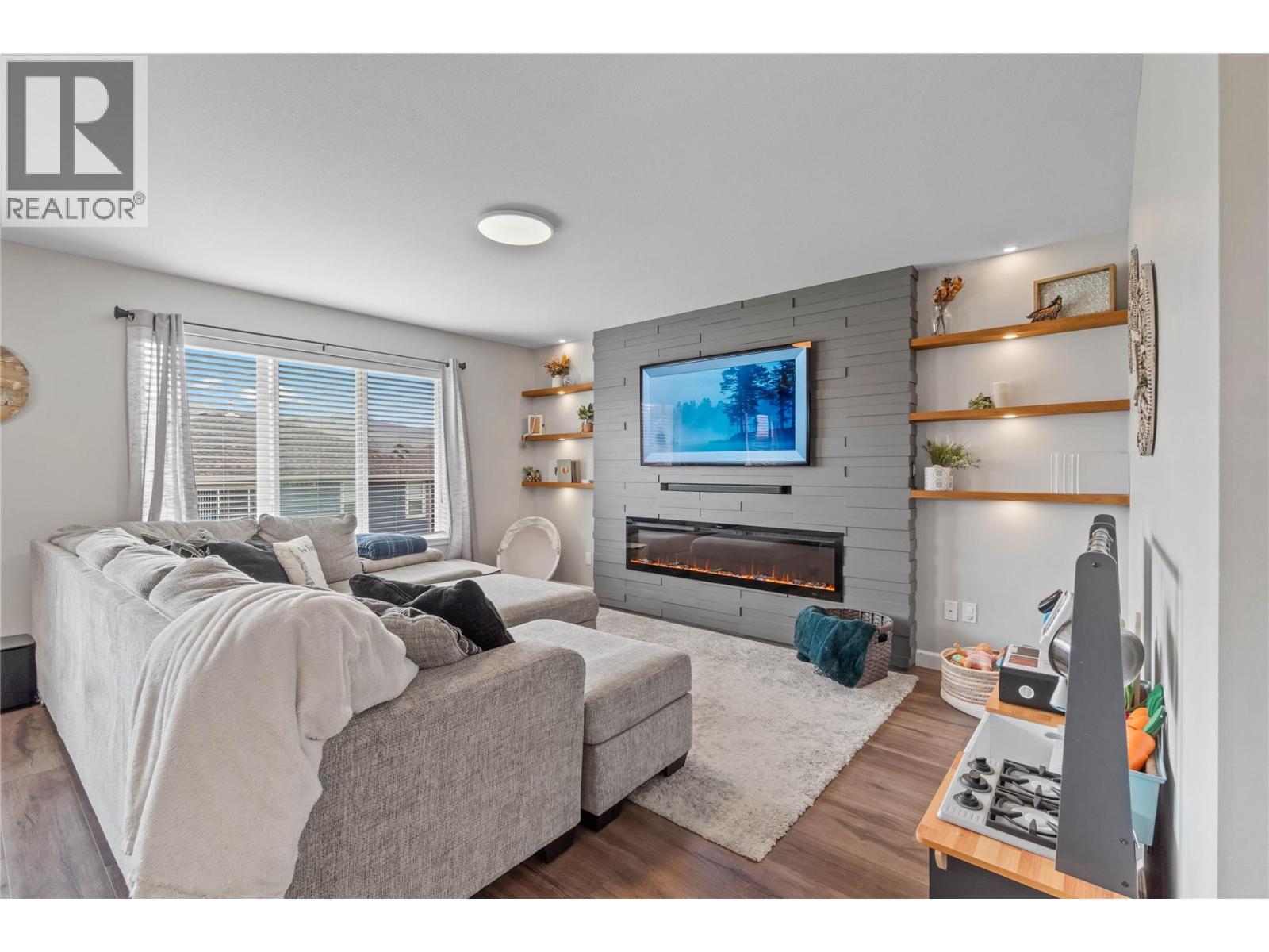 #9 2592 Crestline Street - 11