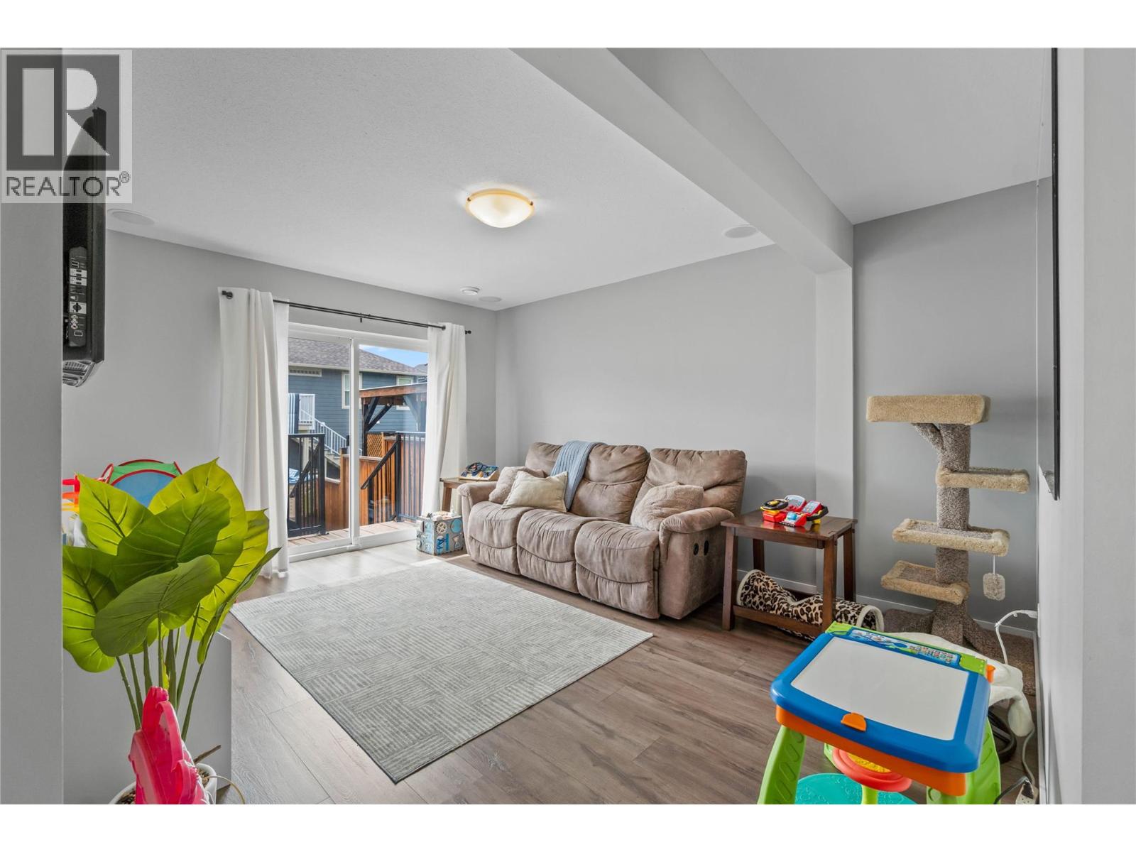 #9 2592 Crestline Street - Image 17