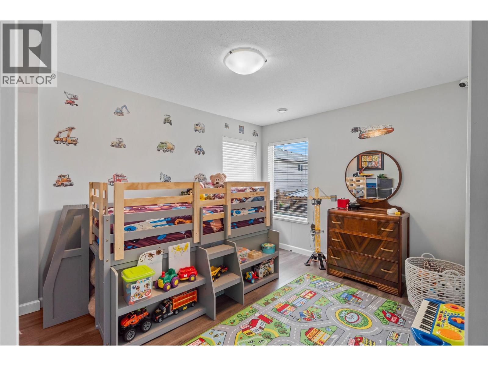 #9 2592 Crestline Street - 18