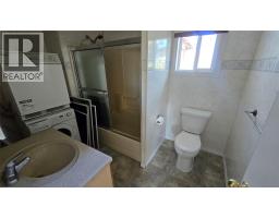 Kitchen - 8185 Stuckey Road, Dawson Creek, BC V0C1T0 Photo 12