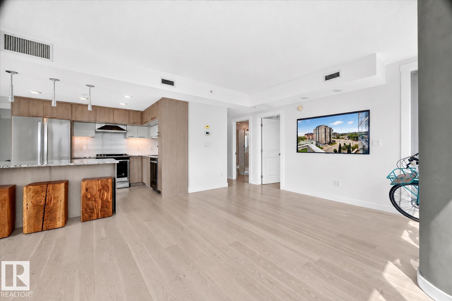 #605 9720 106 ST NW - 53