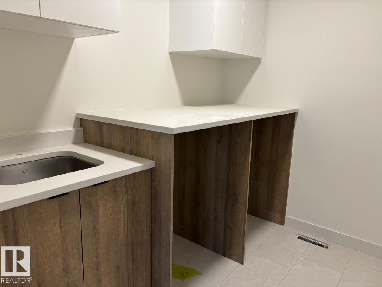 7928 97 Av NW, Holyrood — photo 16 of 30