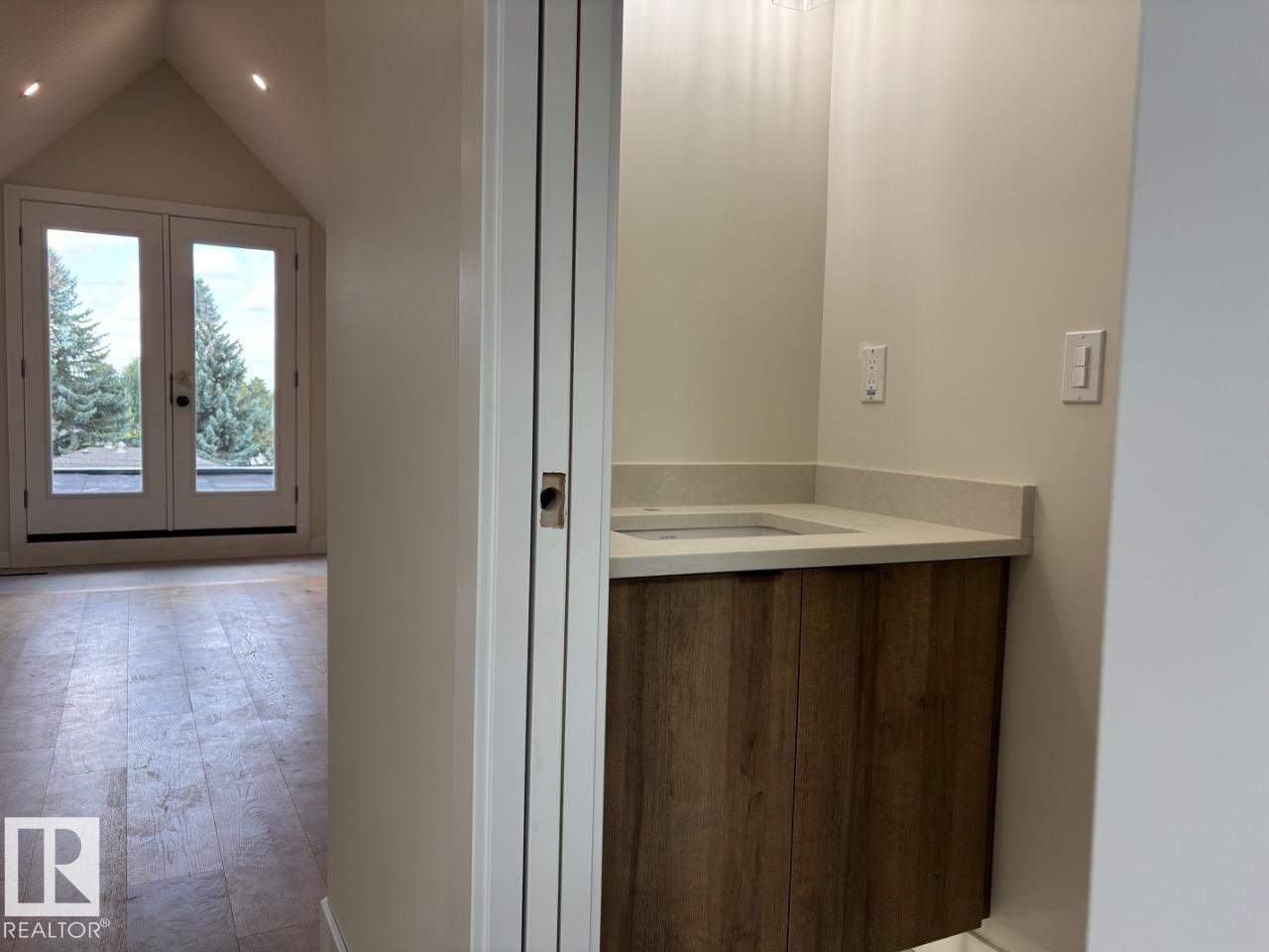 7928 97 Av NW, Holyrood — photo 25 of 30