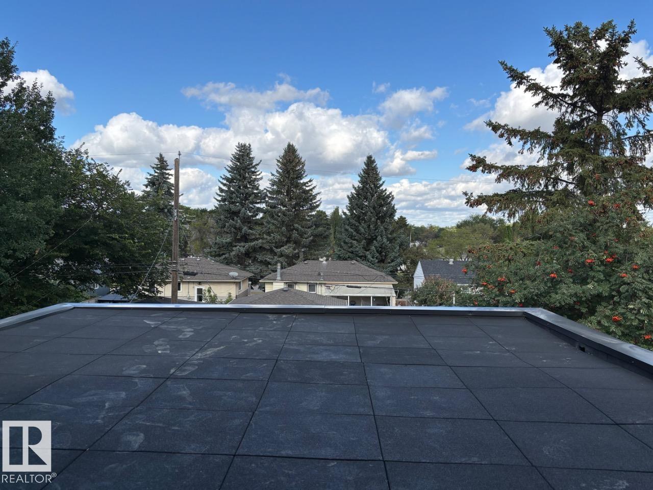 7928 97 Av NW, Holyrood — photo 27 of 30