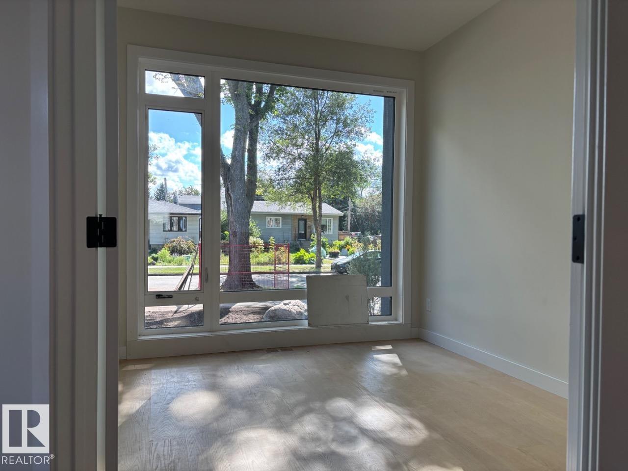 7928 97 Av NW, Holyrood — photo 2 of 30