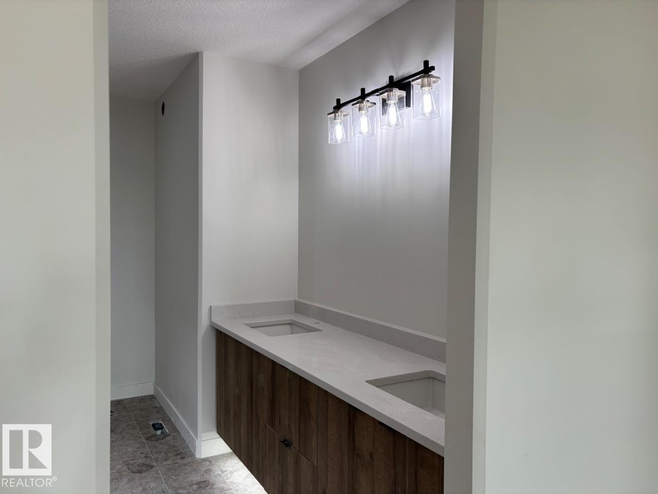 7928 97 Av NW, Holyrood — photo 13 of 30