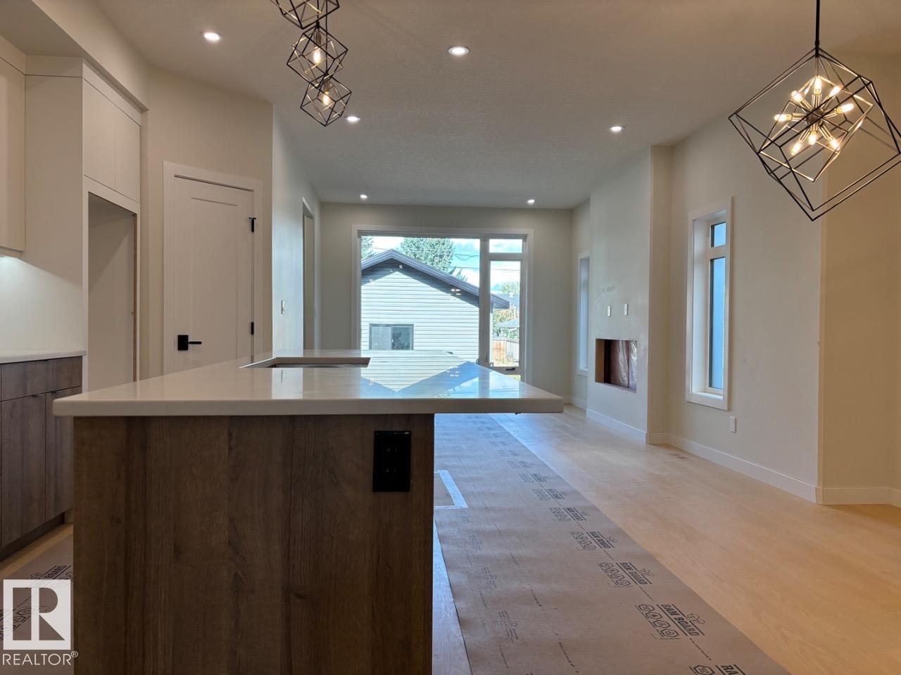 7928 97 Av NW, Holyrood — photo 6 of 30
