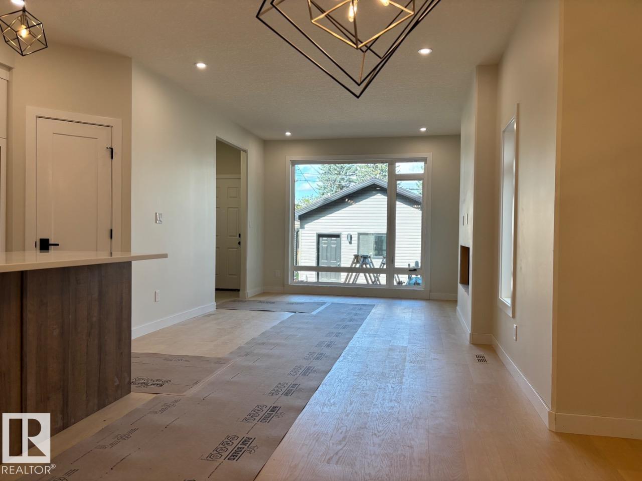 7928 97 Av NW, Holyrood — photo 9 of 30