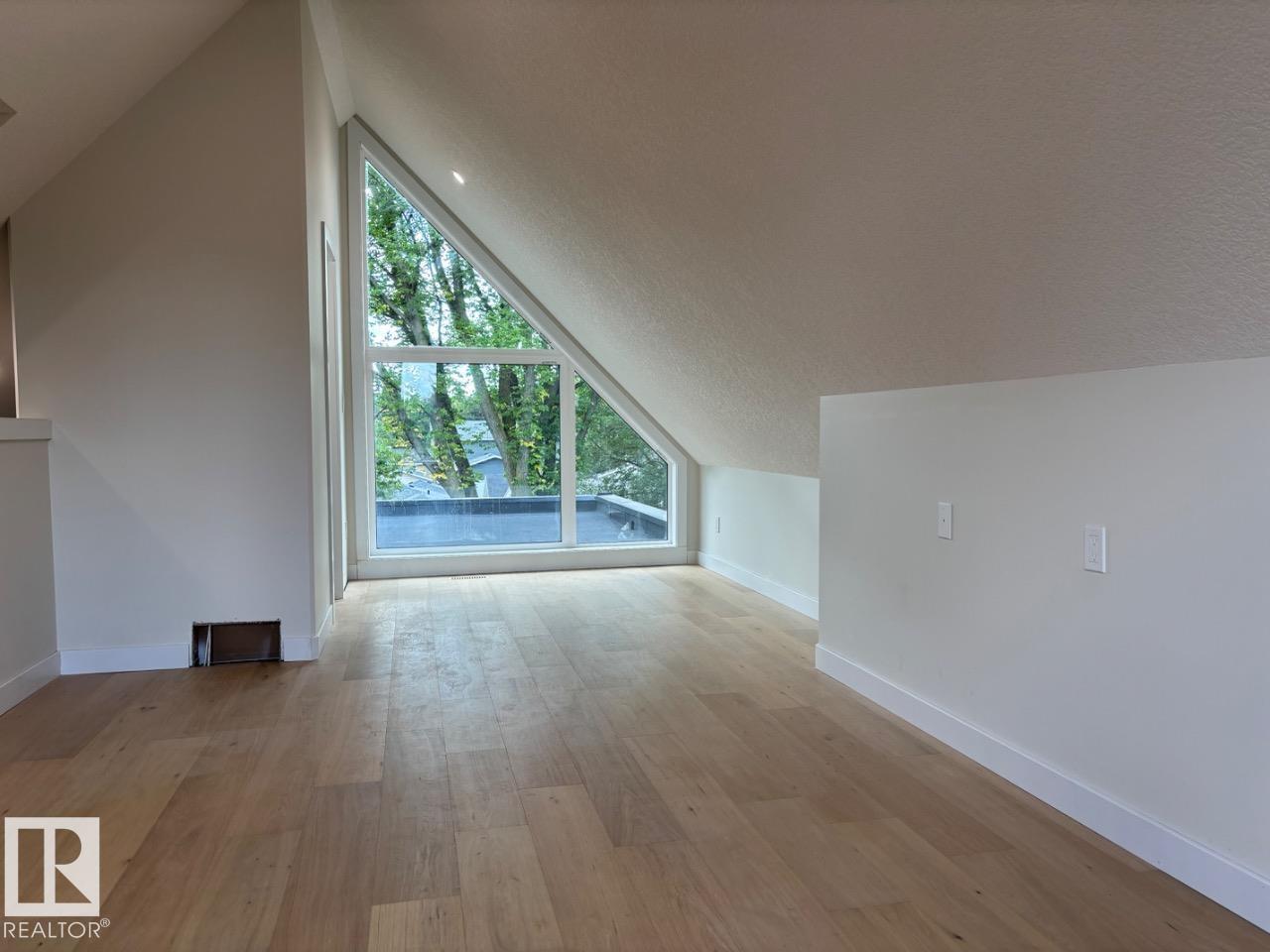 7928 97 Av NW, Holyrood — photo 24 of 30