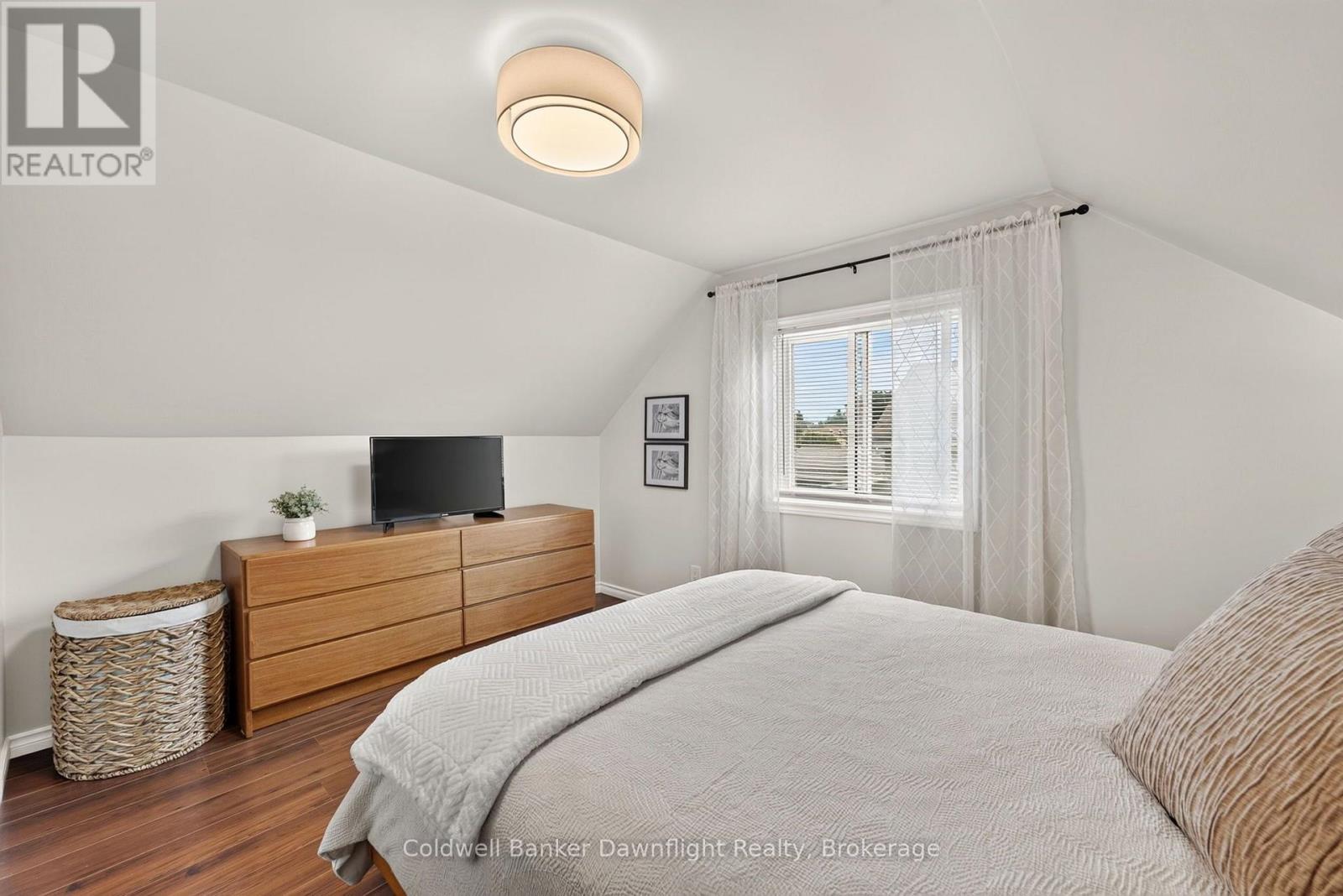 154 RICHMOND STREET - Image 22