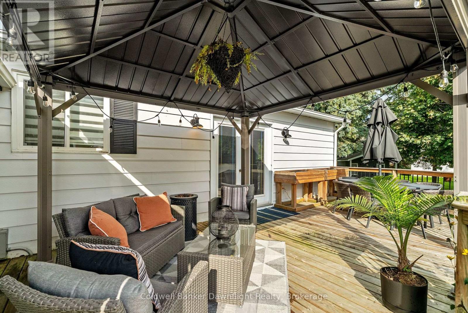 154 RICHMOND STREET - Image 36