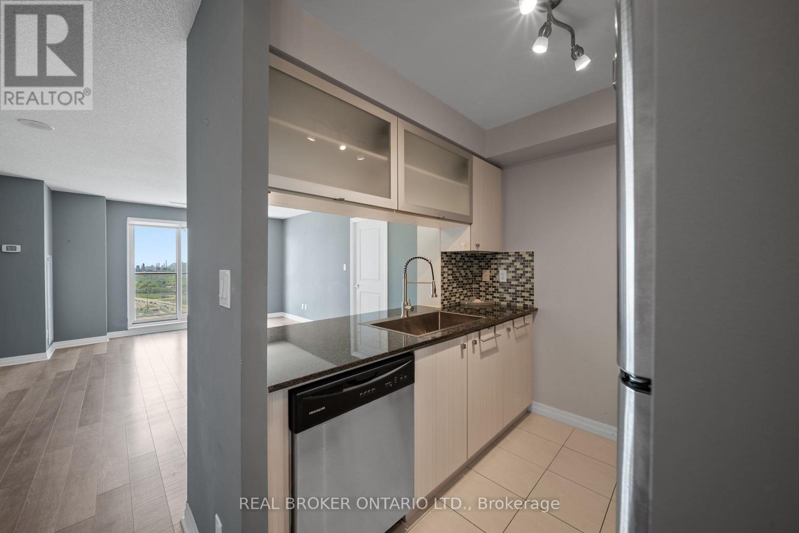 #3010 2015 SHEPPARD AVENUE E - 9