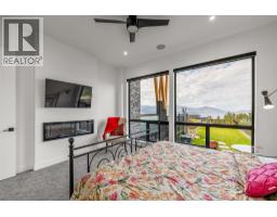Mud room - 466 Swan Drive, Kelowna, BC V1W5L9 Photo 28