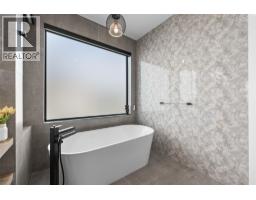 466 Swan Drive, Kelowna, BC V1W5L9 Photo 44