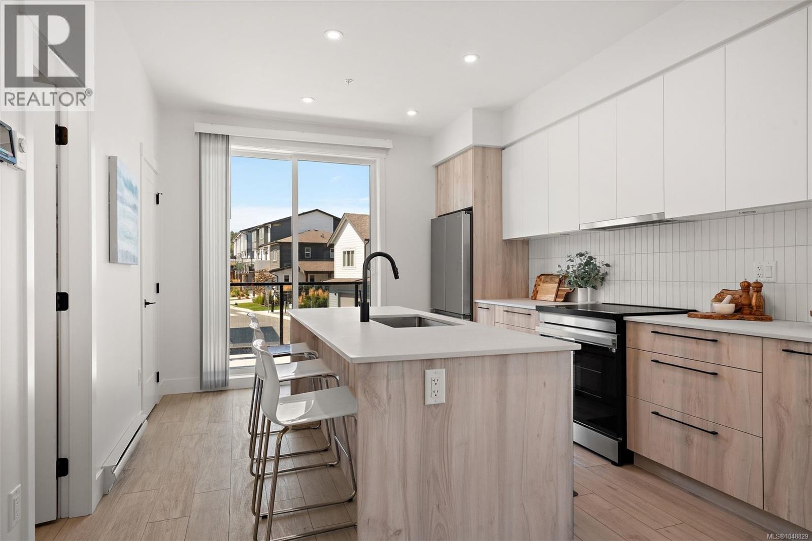 #12 368 Tradewinds Ave - Image 5