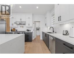 5pc Ensuite bath - 389 Moubray Road, Kelowna, BC V1V1R4 Photo 13